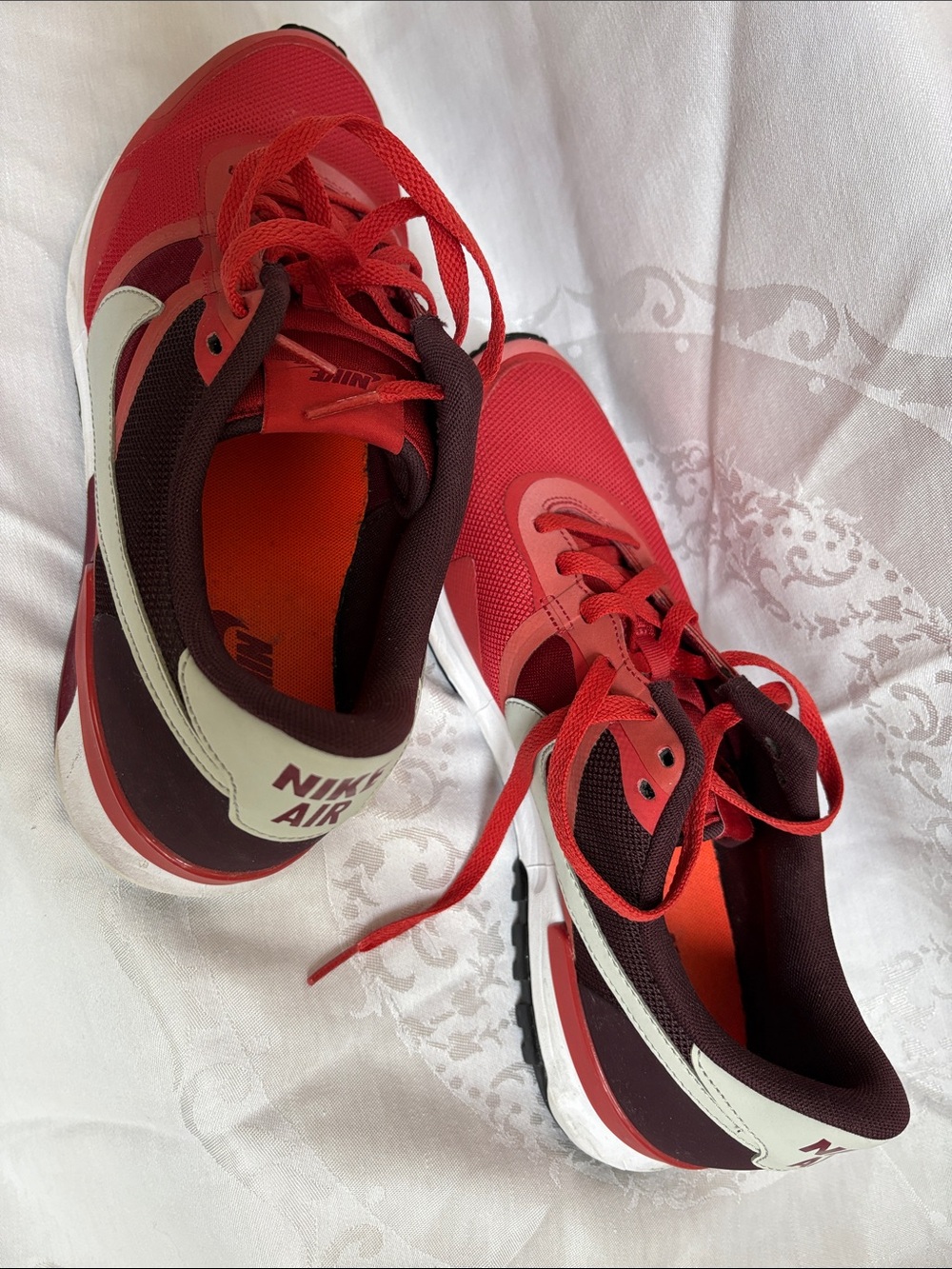 Nike Air Pegasus Unisex. Red Clay Air Running Sneakers